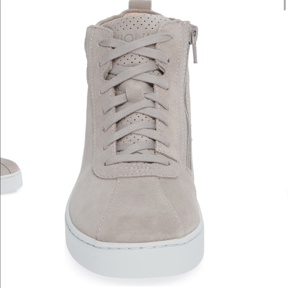⭐️ NWT⭐️ Vionic Jenning High Top Suede Sneaker